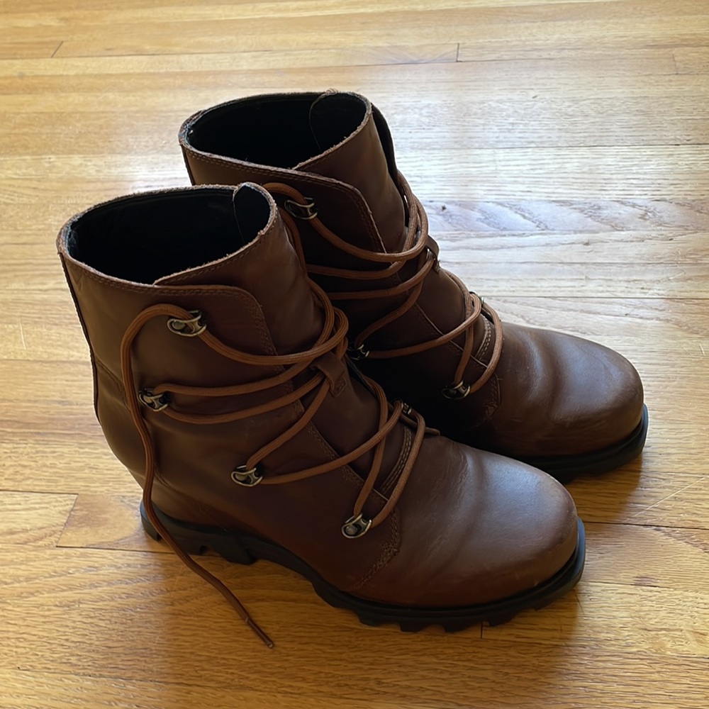 Sorel Joan of Arctic Wedge III Lace Up Waterproof Boots 8.5-gently used ❤️